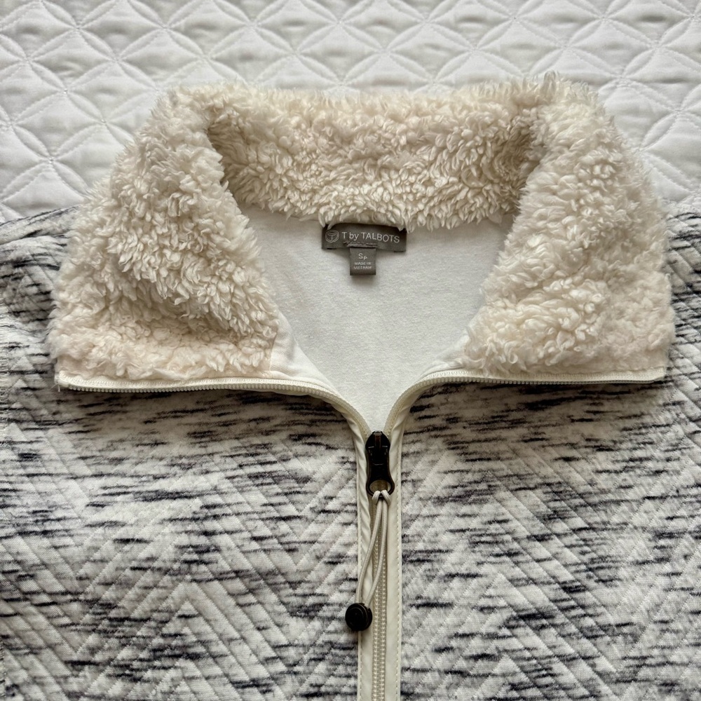 T by Talbots Fleece-Trim Quilted Jacquard Full Zip Jacket Gray Ivory Size SP - Picture 3 of 16